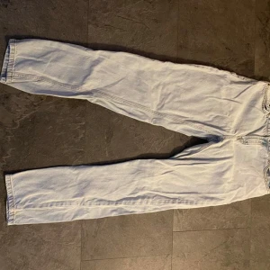 Grunt jeans - Jeans från märket grunt, modell Street Loose Trek Stein i storlek 29. Skick 9/10