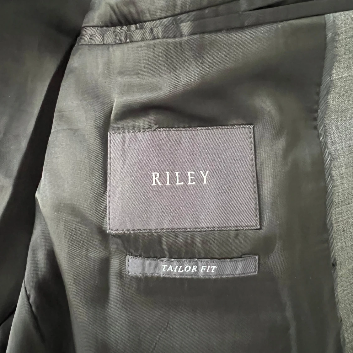 Grå kavaj från Riley - 2