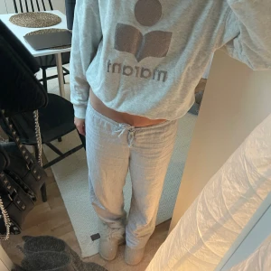 Grå sweatshirt från Marant med hög krage  - skit snygg! 