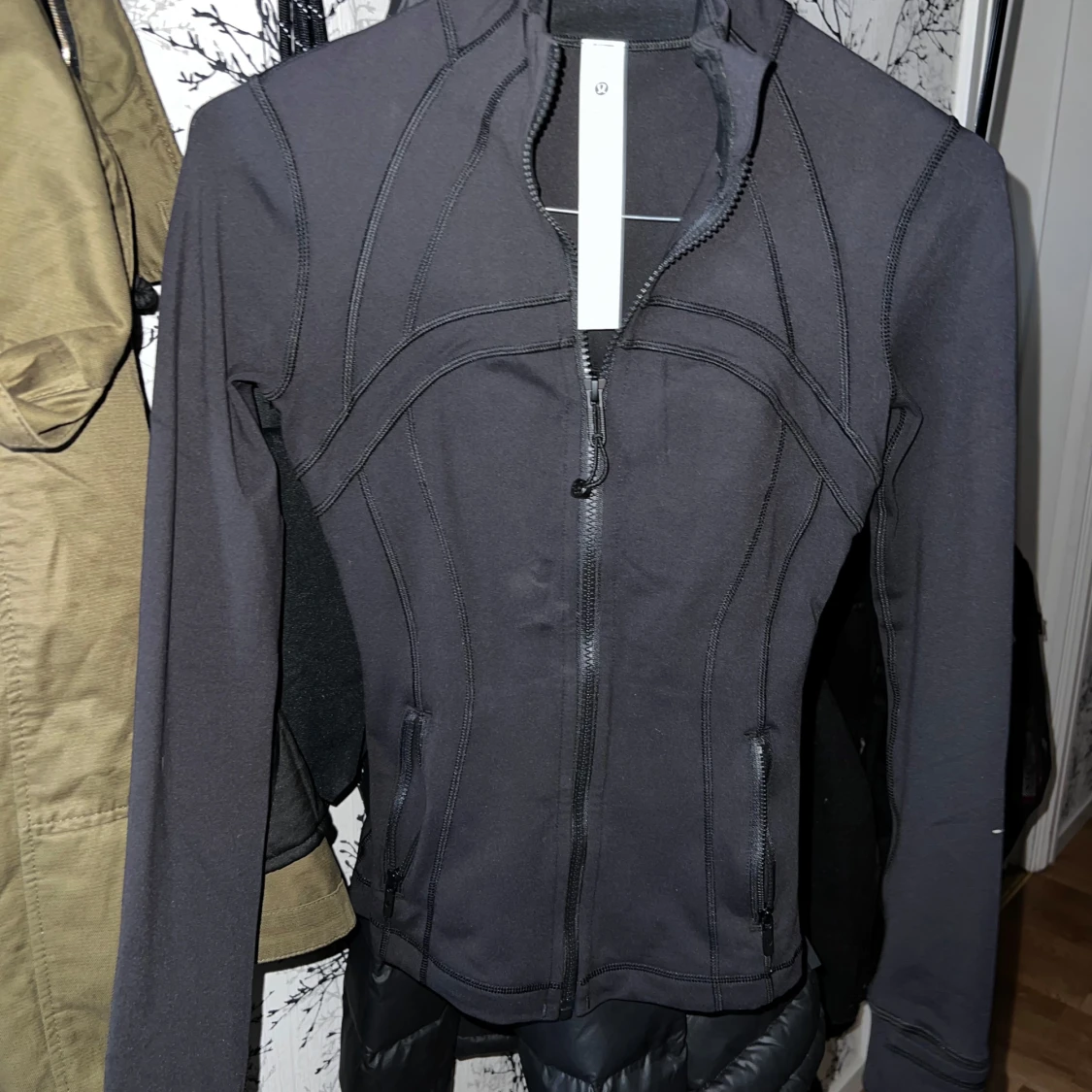 Svart jacka från Lululemon