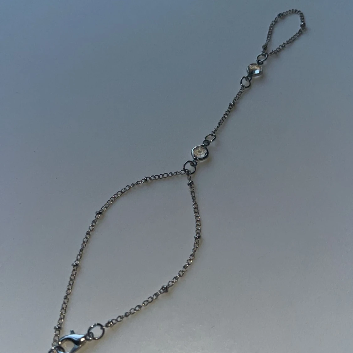 Silverfärgat handkedja med kristaller - 1