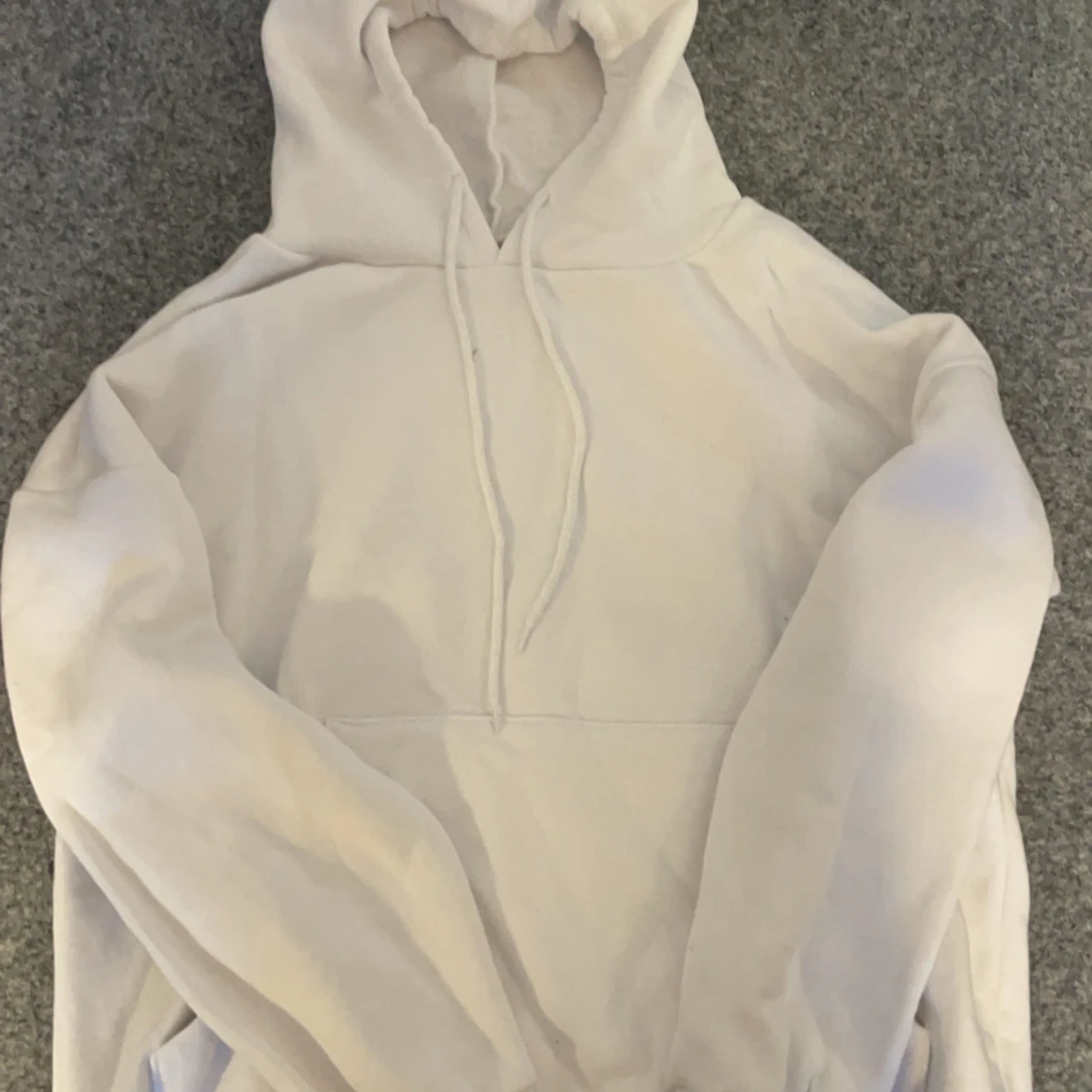 Vit hoodie med tryck