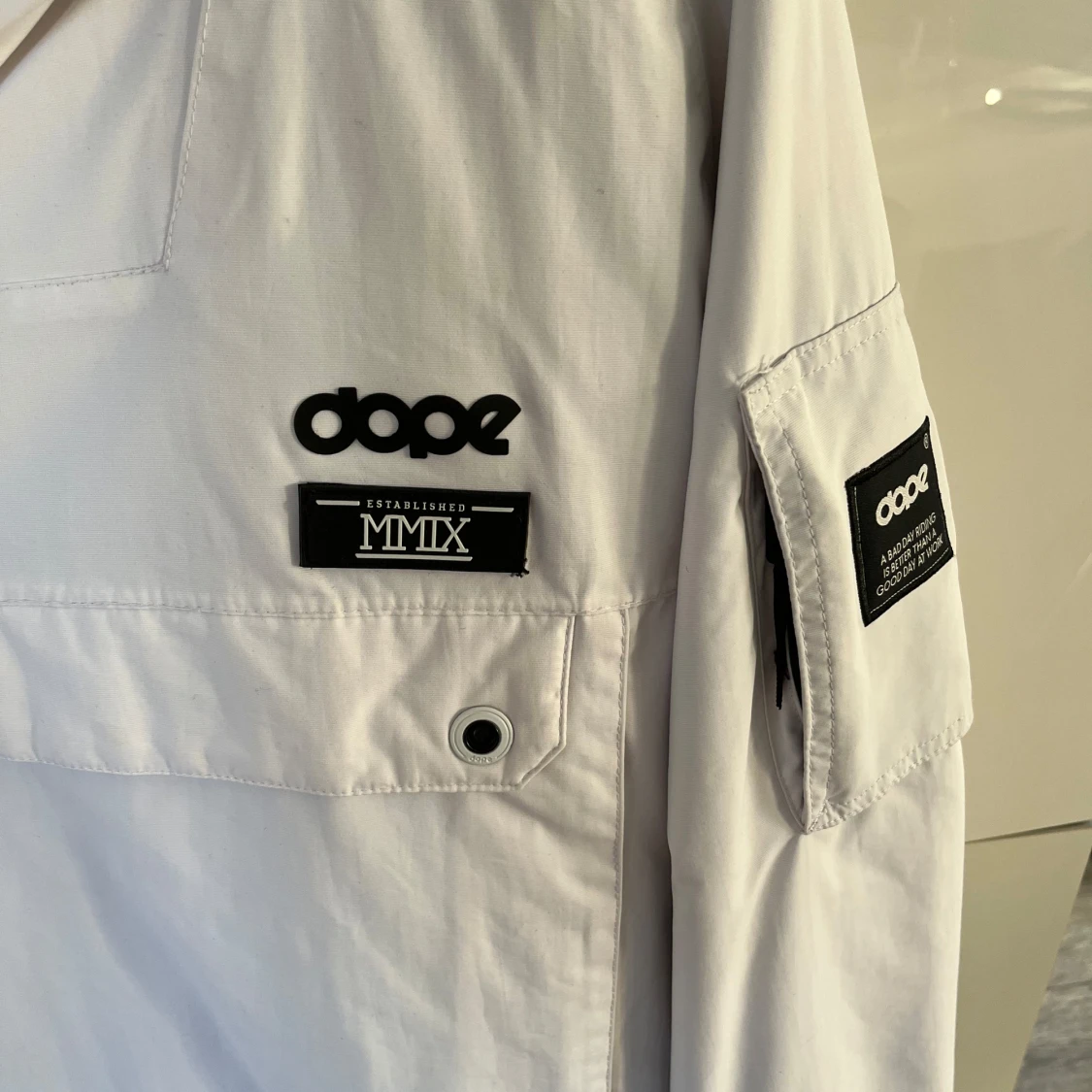Vit vindjacka från Dope - 91