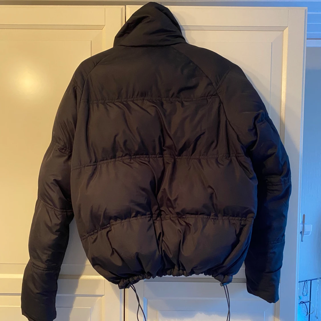 Svart pufferjacka - 90