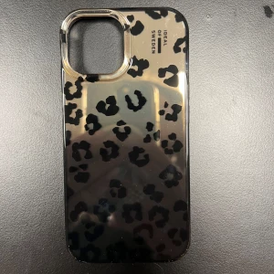 Mobilskal  - Säljer detta då det inte passar till min mobil. Helt ny! Passar till IPhone 13.