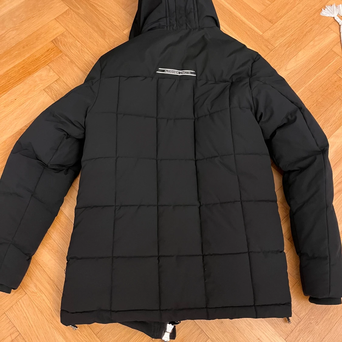 Svart pufferjacka från Alessandro Zavetti - 92