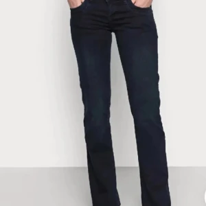 SÖKER!!!! - Jag söker dessa ltb jeans i natt blå i modellen valerie. Strl 25/30 eller 26/30! Vill ni sälja era jeans för ett bra pris är de bara att höra av sig! Tack ☺️