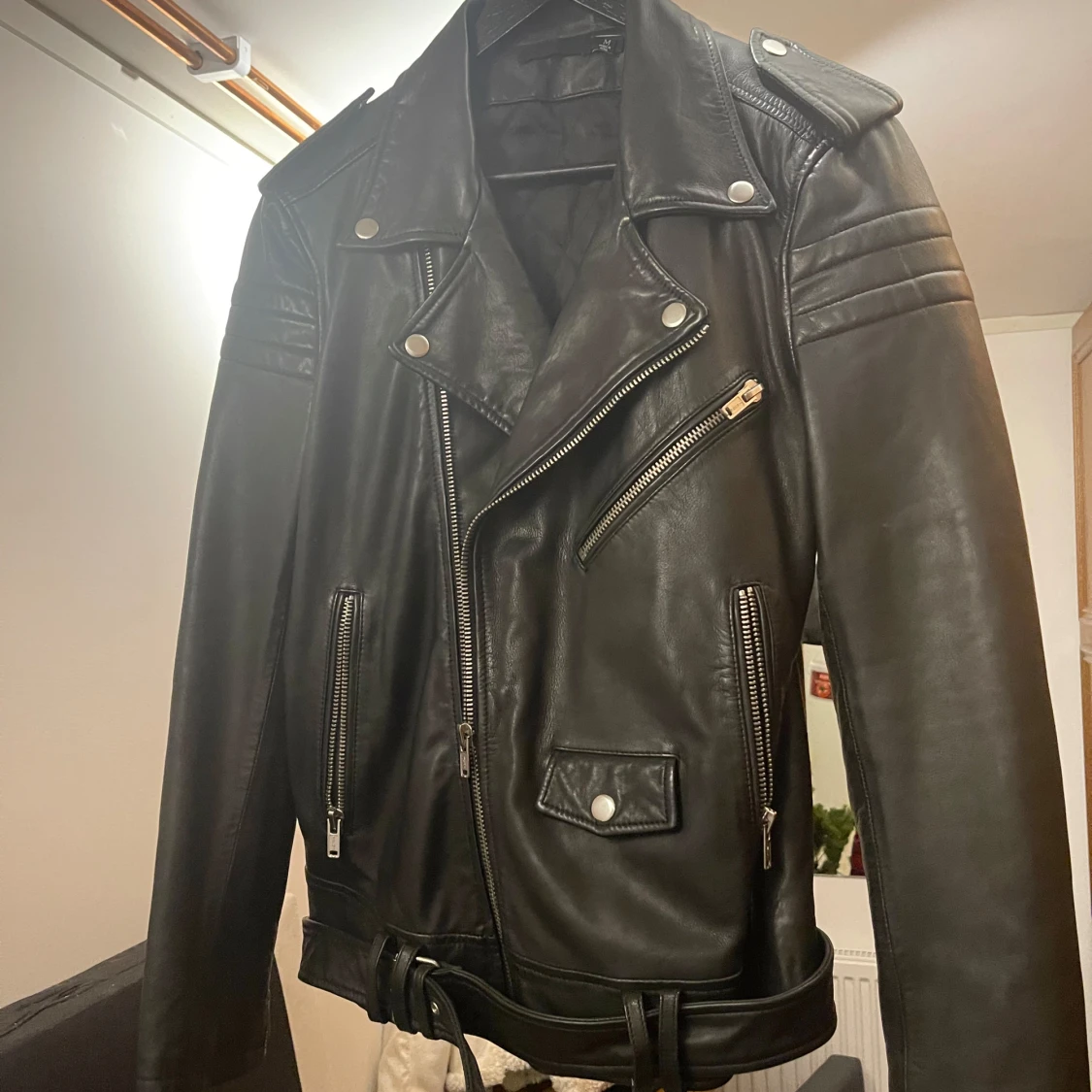 Svart skinnjacka med bälte - 90