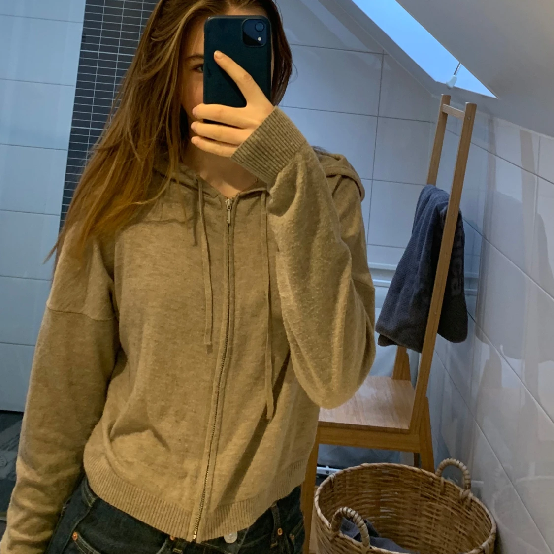 Beige hoodie med dragkedja från intimissemi  - 92