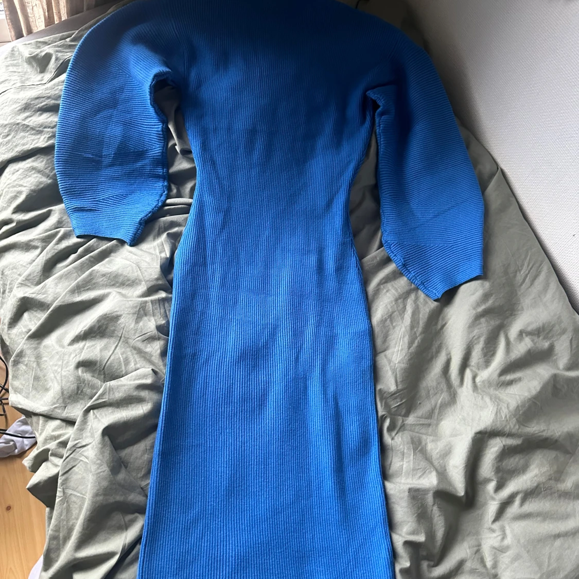 Blå stickad klänning från NA-KD - 92