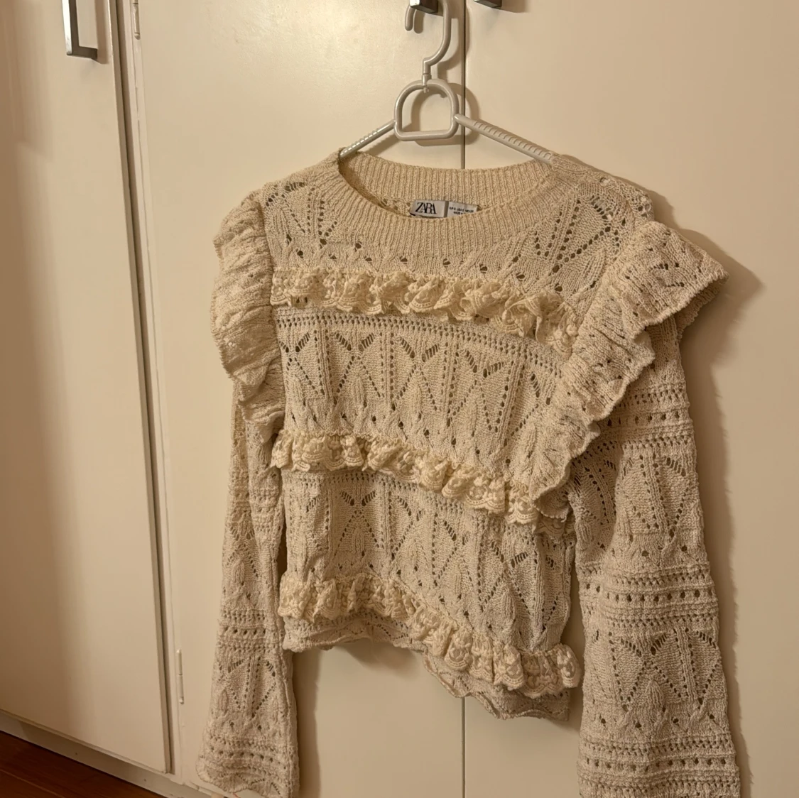 Beige stickad tröja från Zara - 90