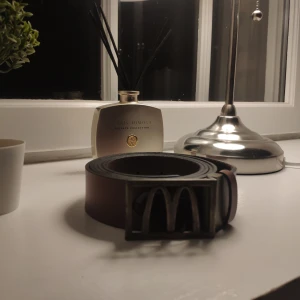 McDonald's bälte  - Säljer detta väldigt svårtagna McDonalds bälte. Det är ett brunt läderbälte och helt nytt aldrig använt. Priset går att pruta på 💯