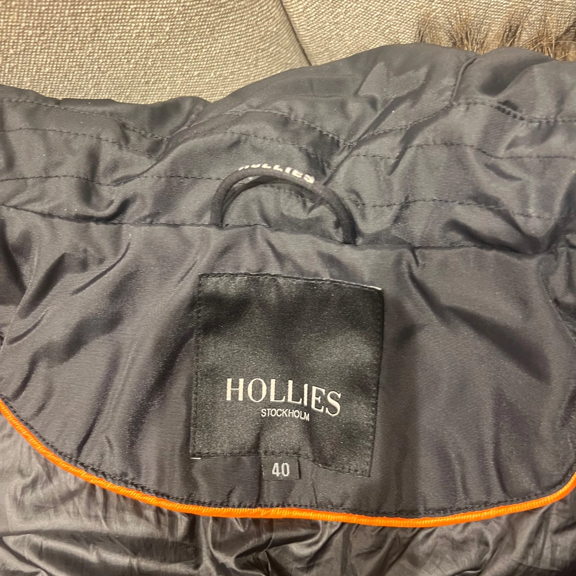 Svart dunjacka från Hollies - 91