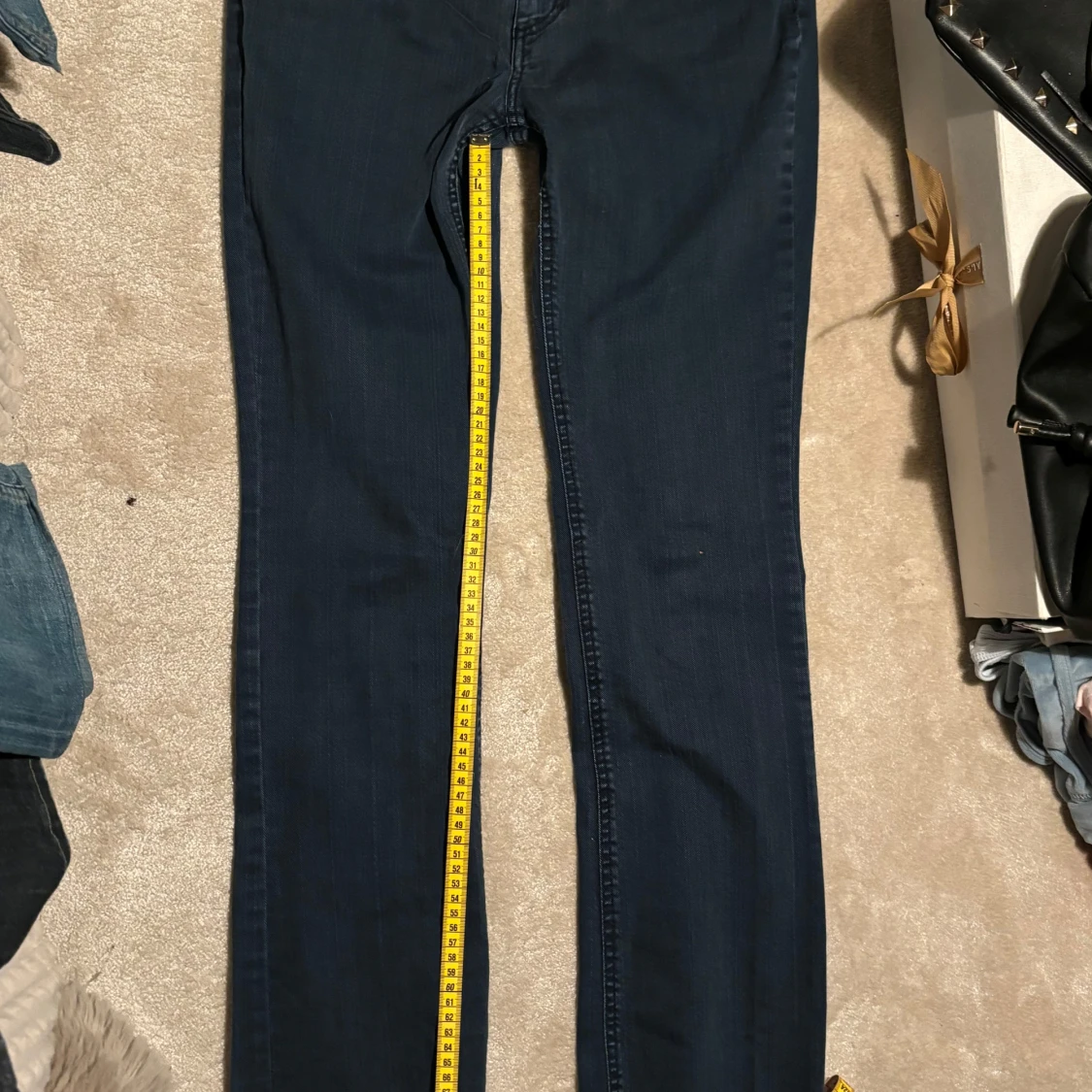 Mörkblå jeansbyxor - 90