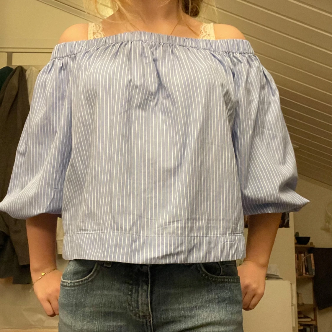 Blå randig offshoulder topp - 90