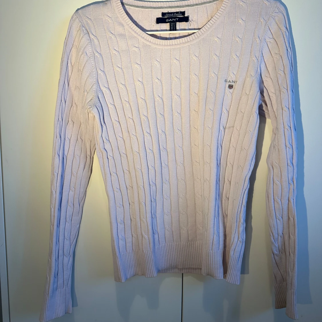 Beige kabelstickad tröja från GANT