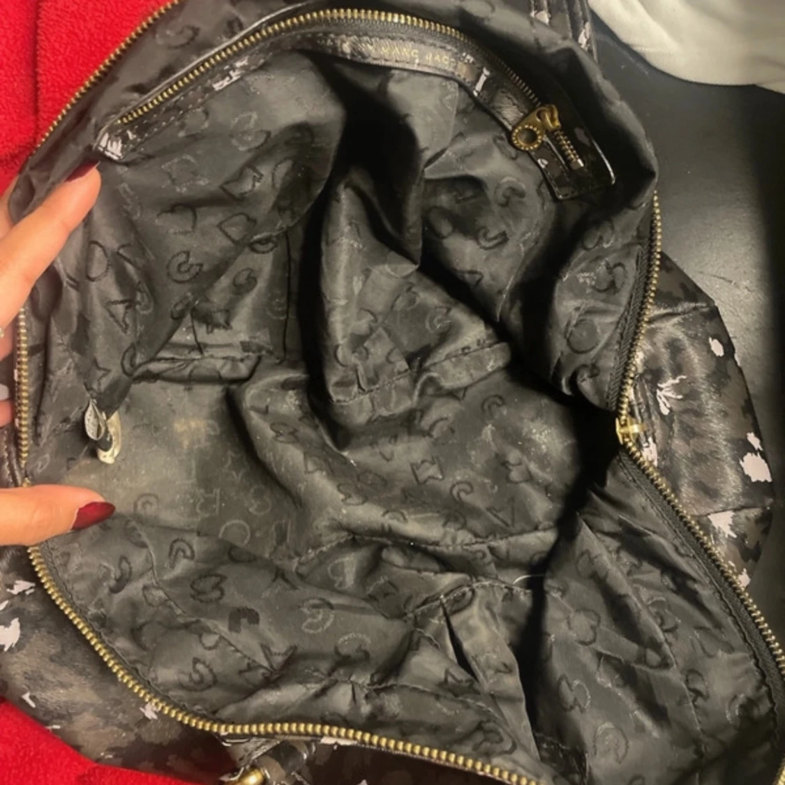 Svart och vit mönstrad handväska - 92