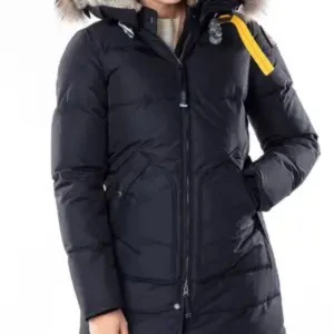 Parajumper - Säljer min parajumper efter endast en vinter användning har för många jackor därav jag säljer den. Perfekt för kalla vinterdagar! 🖤 Den är i gott skick pris kan eventuellt diskuteras!