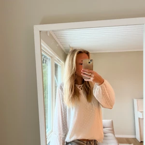 Super gullig vit blus från VILA💕 - Jättefin blus från VILA and vänd en gång