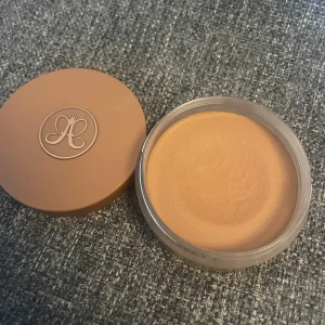 Anastasia cream bronzer Goldentan - krämbronzer från Anastasia beverly hills i färgen Golden Tan, använd en del men fortfarande jättemycket kvar 💕