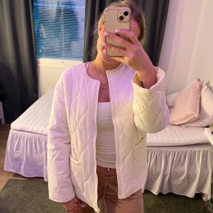 white quilted jacket - nice white jacket, never been worn, size s