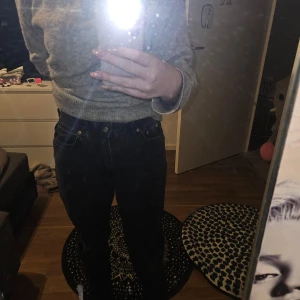 Svarta jeans  - Säljer ett bar svarta jeans  i bra skick. Perfekt för höst och våren. Bekväma jeans 