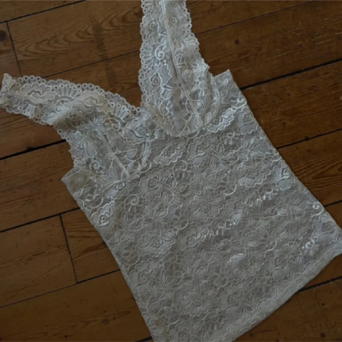 Vit spetslinne från Cream - 91