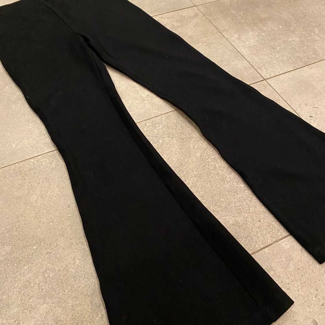 Svarta mjuka tights med bootcut - 90