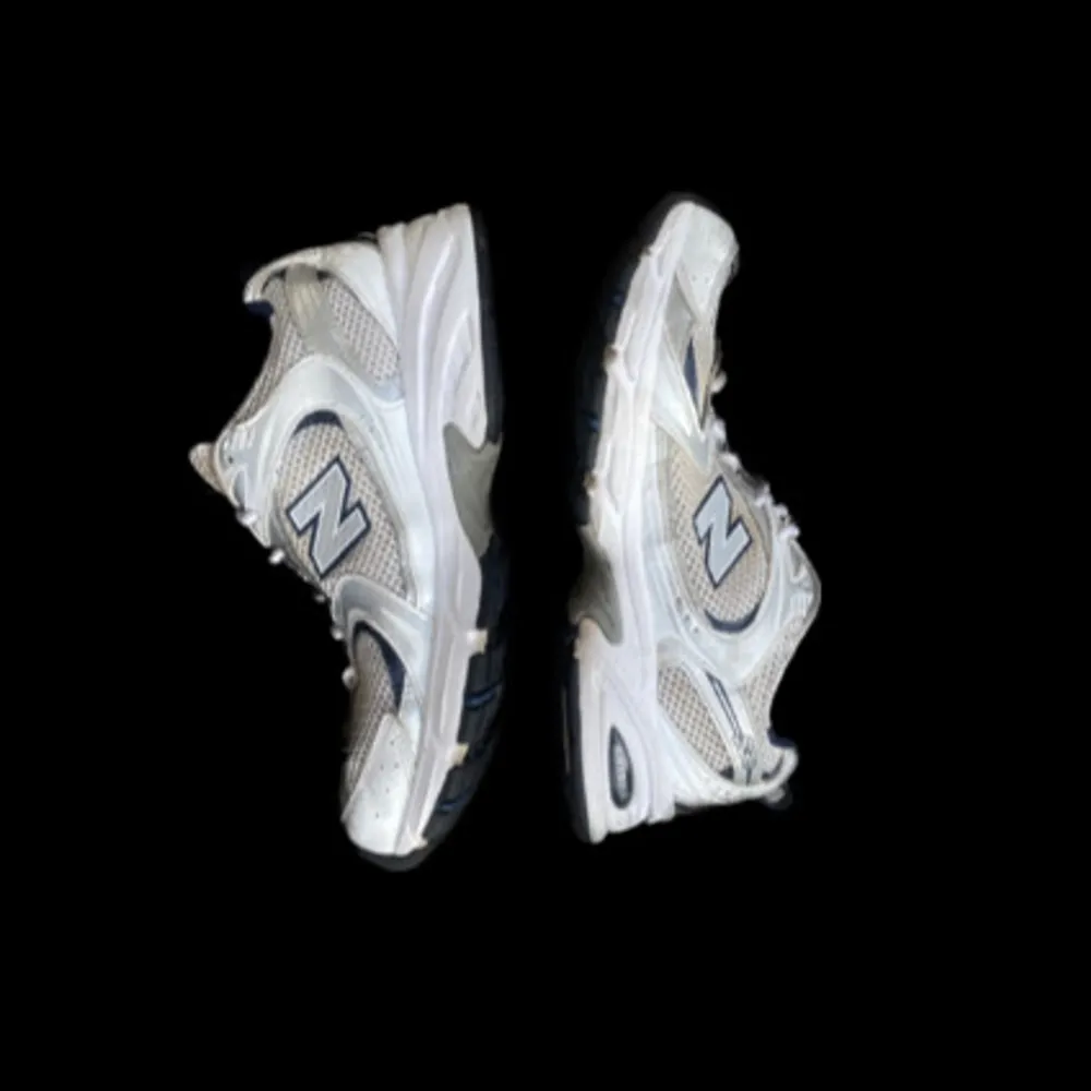 Skor från new balance i strl 40.5. Kengät.