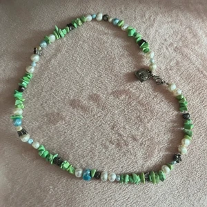 Grönt halsband  - Cute halsband som inte kommer till användning❤️