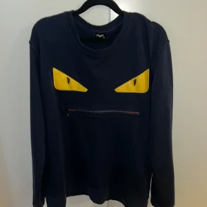 Fendi tröja  - Fendi tröja sitter som XL/L
