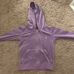 Lila juicy tröja - Helt nytt skick, andvänd Max ca 5 gånger