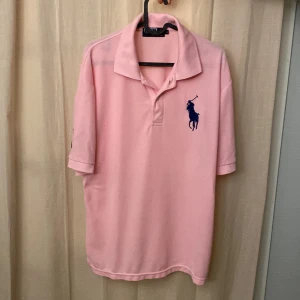 Ralph lauren pike - Tvär fet pike från raplh Lauren. Skick 9/10. Mitt pris endast 199 kr!