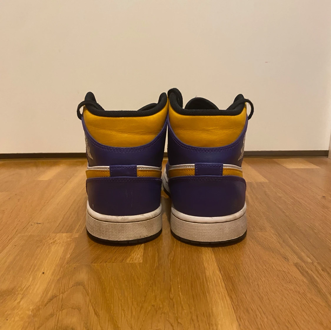 Jordan 1 Lakers mid - 92