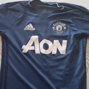 Manchester united - Jag försöker sälja min united tröja