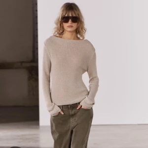 Zara tröja  - SÖKER!! Denna tröjan från Zara i strl S🩷Kan betala bra!! Hör av er💞