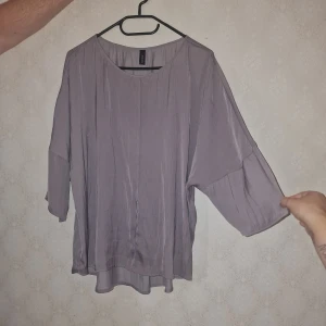 Blus - Super fin och bekväm blus, aldrig använd🫶🏼