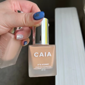 Caia  - Caia its iconic foundation endast testad på handen!  Säljes pga fel färg 