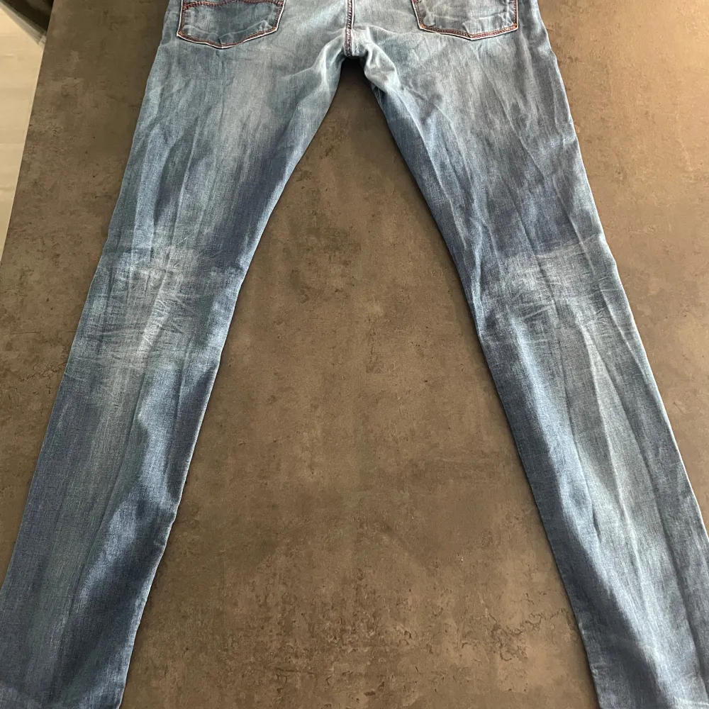 Riktigt feta amiri jeans som passar perfekt till grisch stil! Nästan helt oanvända.. Jeans & Byxor.