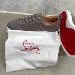 Louboutin skor - Säljer nu dessa Louboutin skor, köpta på plick men bara använt 1 gång!😊