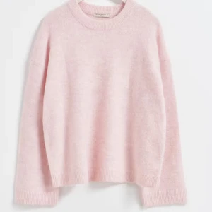 Stickad tröja - Slutsåld på hemsidan, har använts ca 3 gånger så är i fint skick💖💖💖