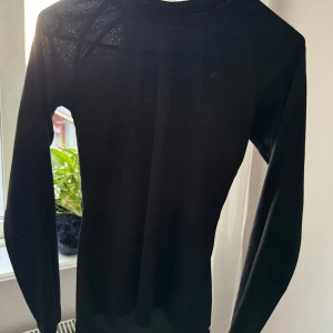 Långärmad sport tröja - Långärmad tränings tröja, luftig, aldrig andvänd