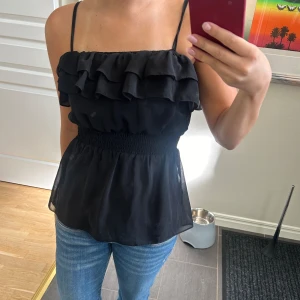 Svart blus - Så fin svart blus☺️ inga defekter och superbra skick!