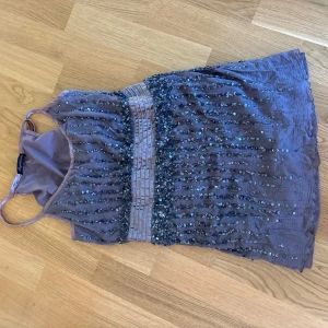 Topp - Söt topp med massa söta paljetter 