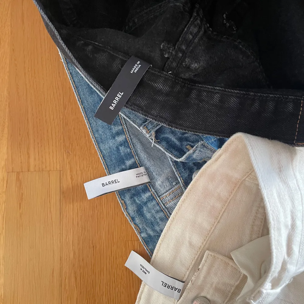 3:st Snygga weekday jeans i färgen ljus Biege, blå, svarta bra skick på alla . Jeans & Byxor.