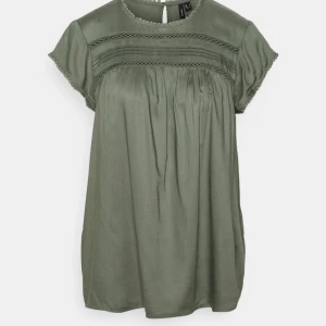 Blus - Jättefin blus från vero moda! Passar xs-m🥹💖💖