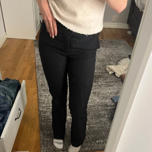 Bikbok kostymbyxor - Supertrendiga bikbok kostymbyxor i 34🥰