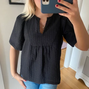 Svart blus - Så fin🩷