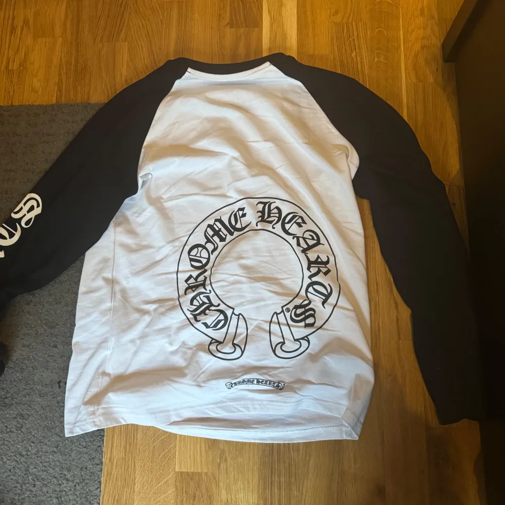 Chromehearts longsleeve  Passar L&M Kommer med alla tags 10/10 skick. T-shirts.