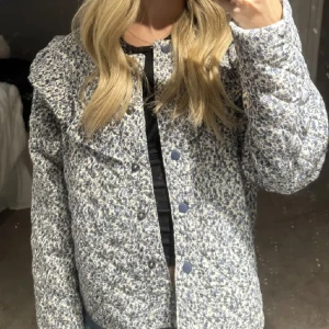 Kappahl jacka - Fin jacka från kappahl. Oanvänd. Storlek M men passar även S